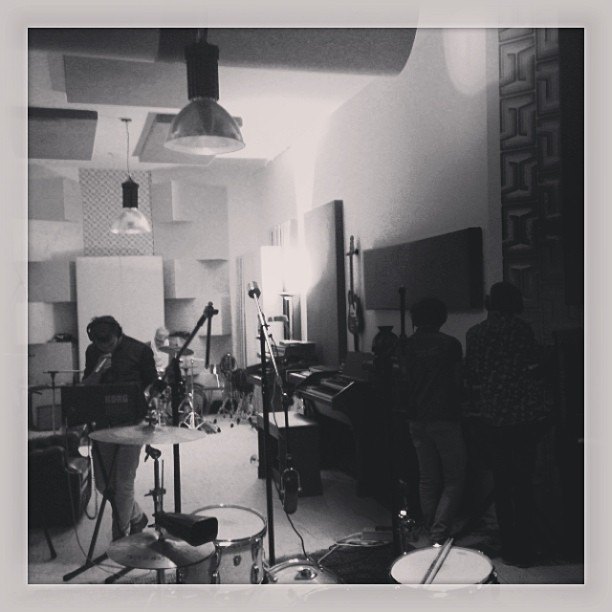 Muzikanten in de opnameruimte, 12 april 2014