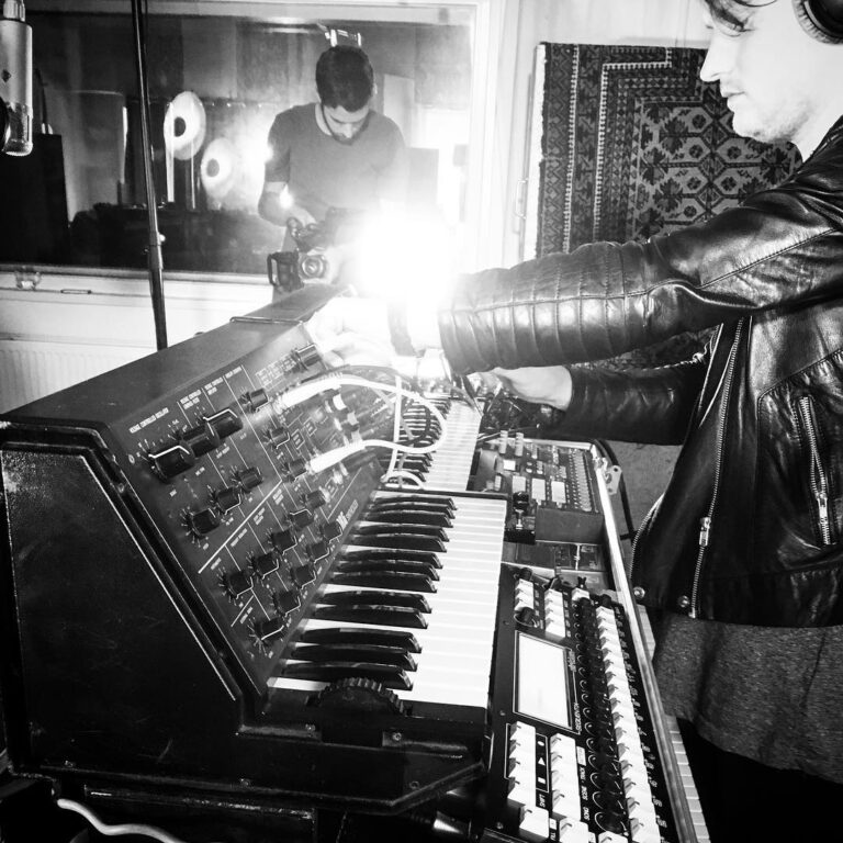 Pocket Knife Army voor 27 Tapes, 16 september 2017