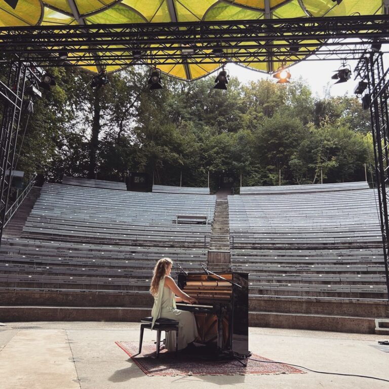 Eline Marlene in het Openluchttheater Valkenburg, 11 september 2025