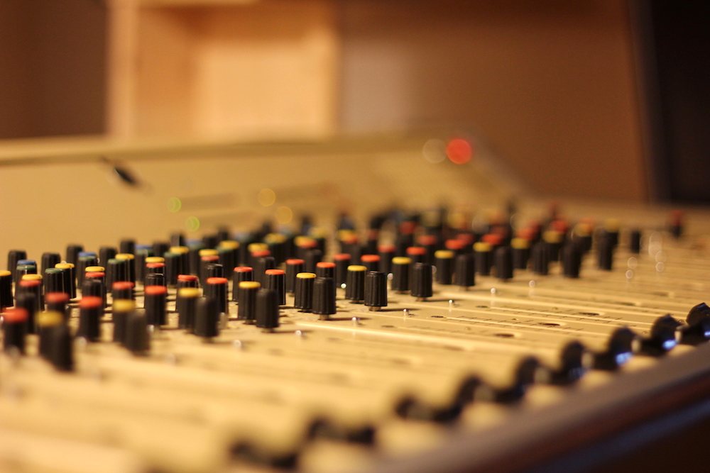 We build ourselves a badass booth / control room, 8 november 2015